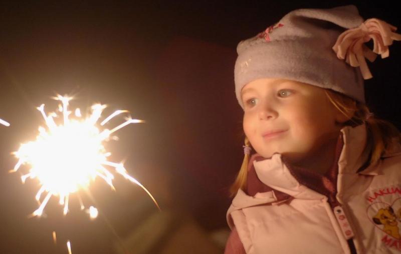 Ура, каникулы! Пиротехника, которую можно запускать с детьми - Кемерово | kemerovo.salutsklad.ru